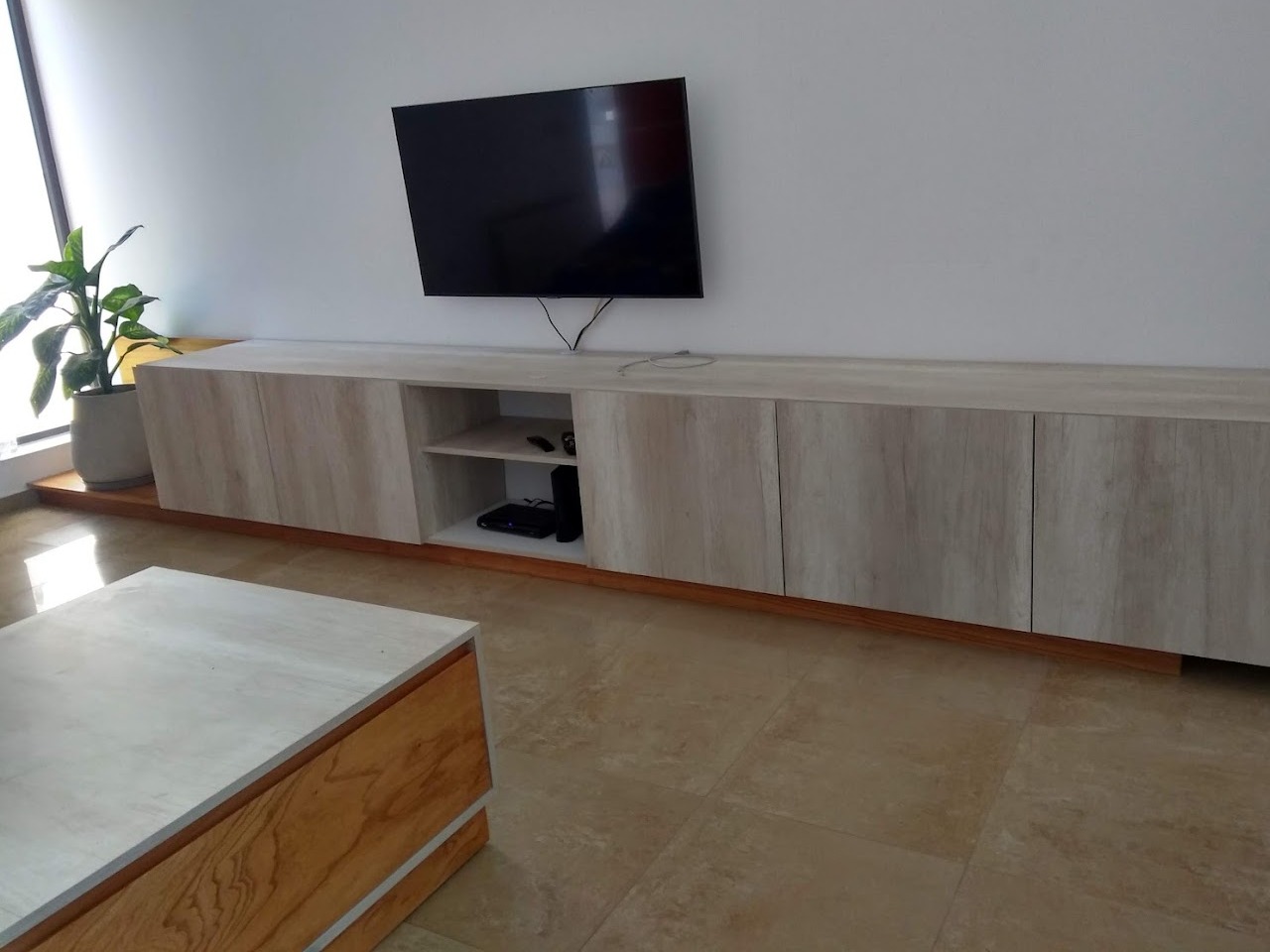 Rack de televisión a medida fabricado para living